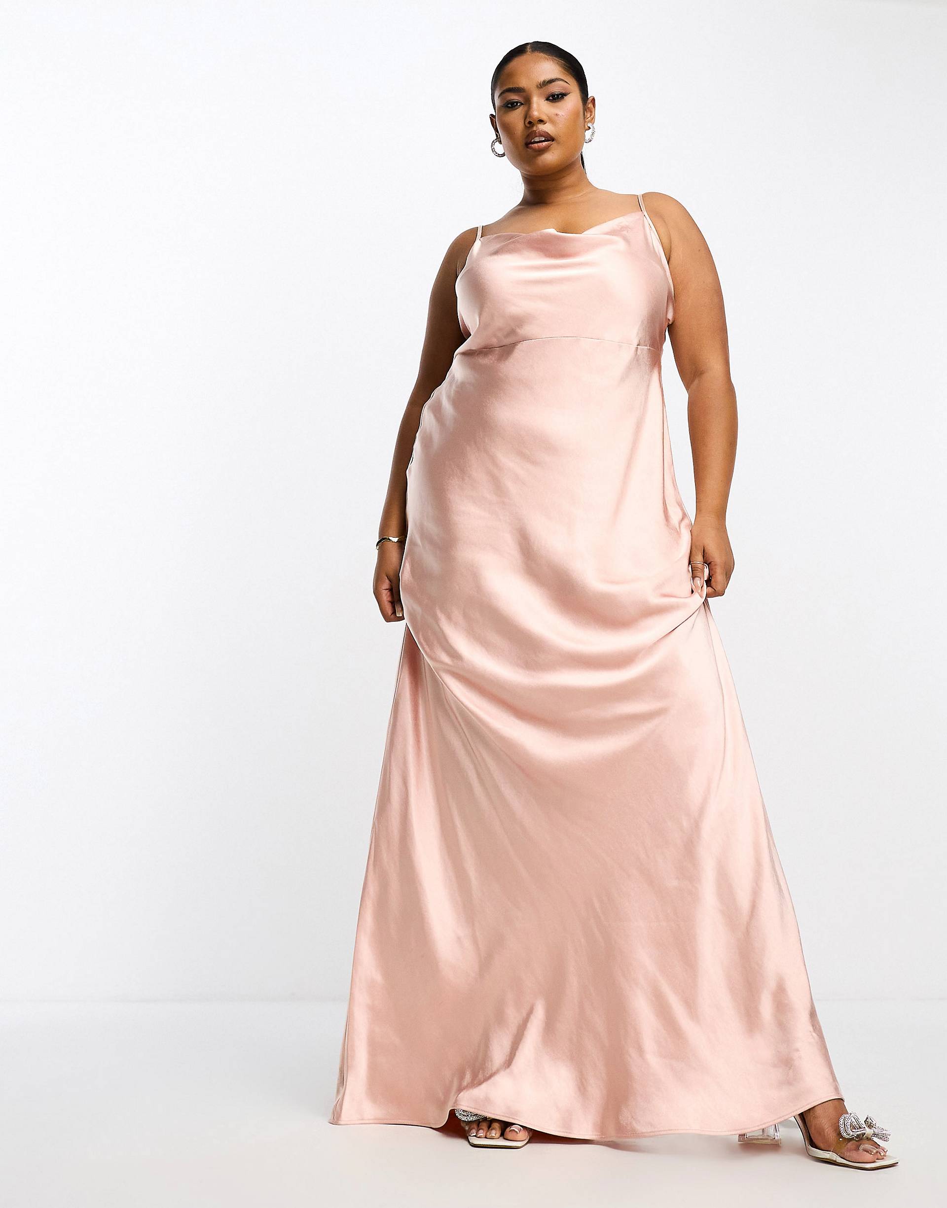 Розовое атласное платье макси с воротником-хомутом Pretty Lavish Curve Bridesmaid Keisha