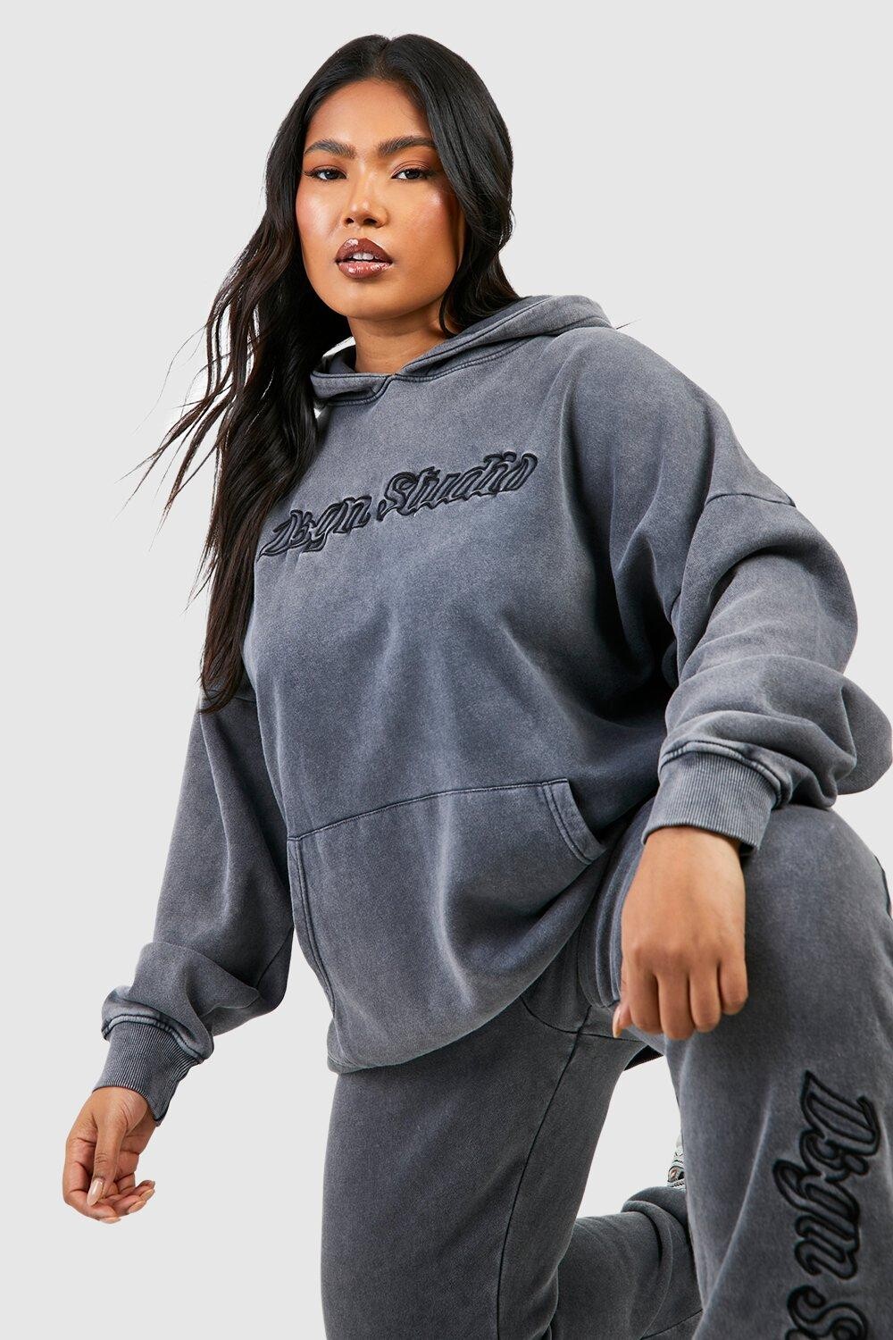 

Толстовка оверсайз с вышивкой Plus Dsgn Studio 3d Acid Wash boohoo, серый