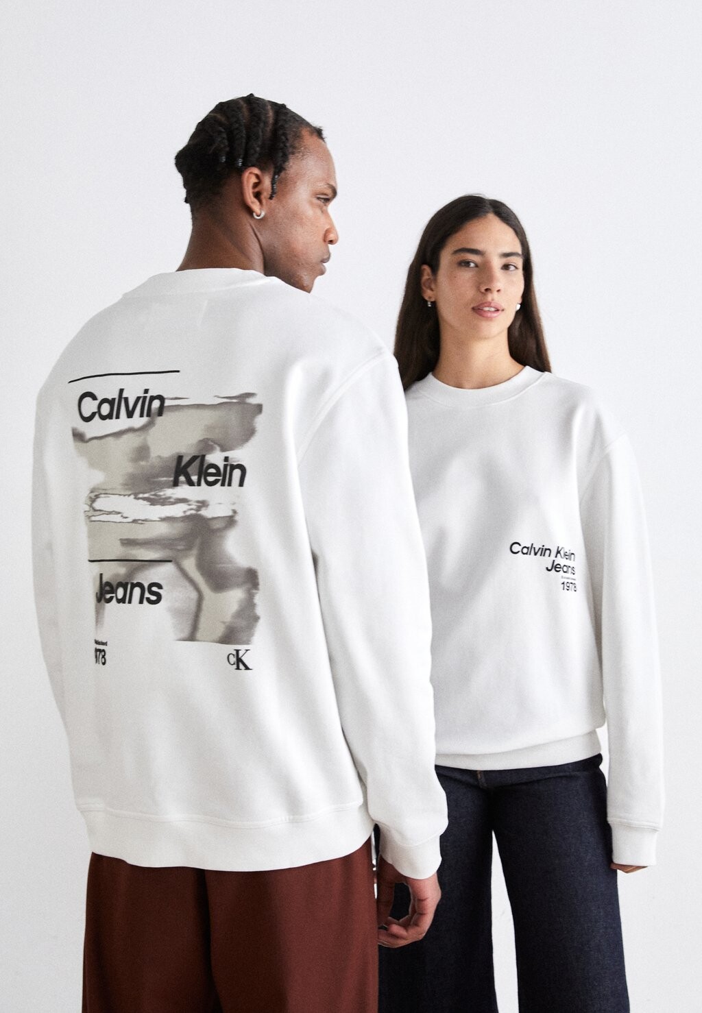 

Толстовка Diffused Logo Crew Neck Unisex Calvin Klein Jeans, цвет bright white