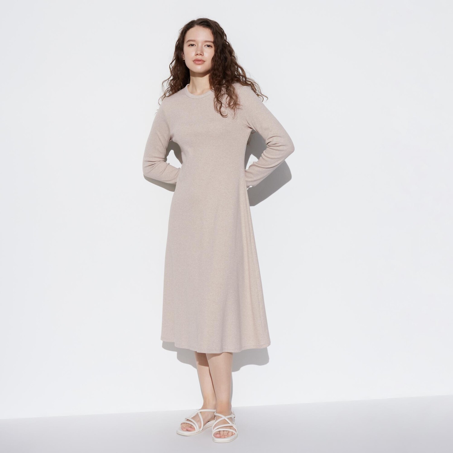 

Платье-клеш в рубчик (длинные рукава, короткая длина, 103,5-114,5 см) UNIQLO, бежевый