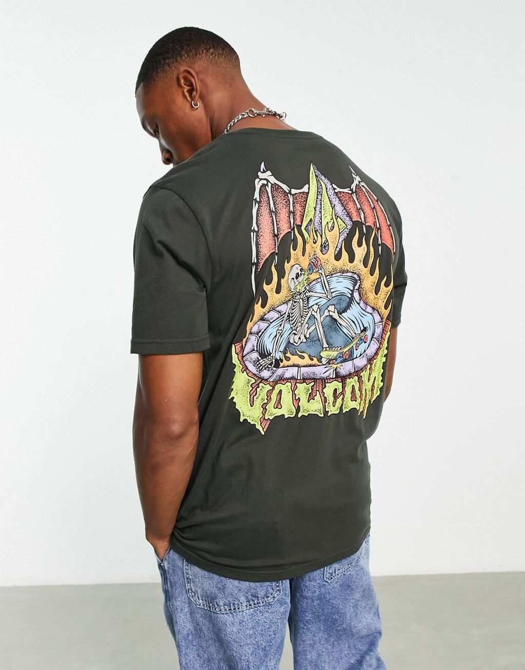 

Черная футболка Volcom Hessian