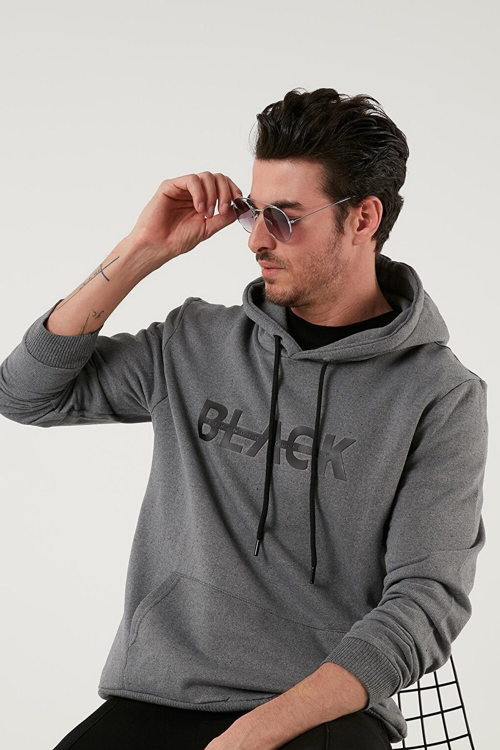 

Хлопковый свитшот Slim Fit с капюшоном и карманами-кенгуру 5414013 Buratti