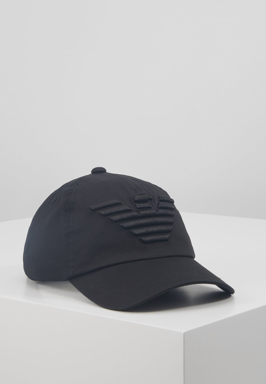 

Бейсболка Emporio Armani, черный