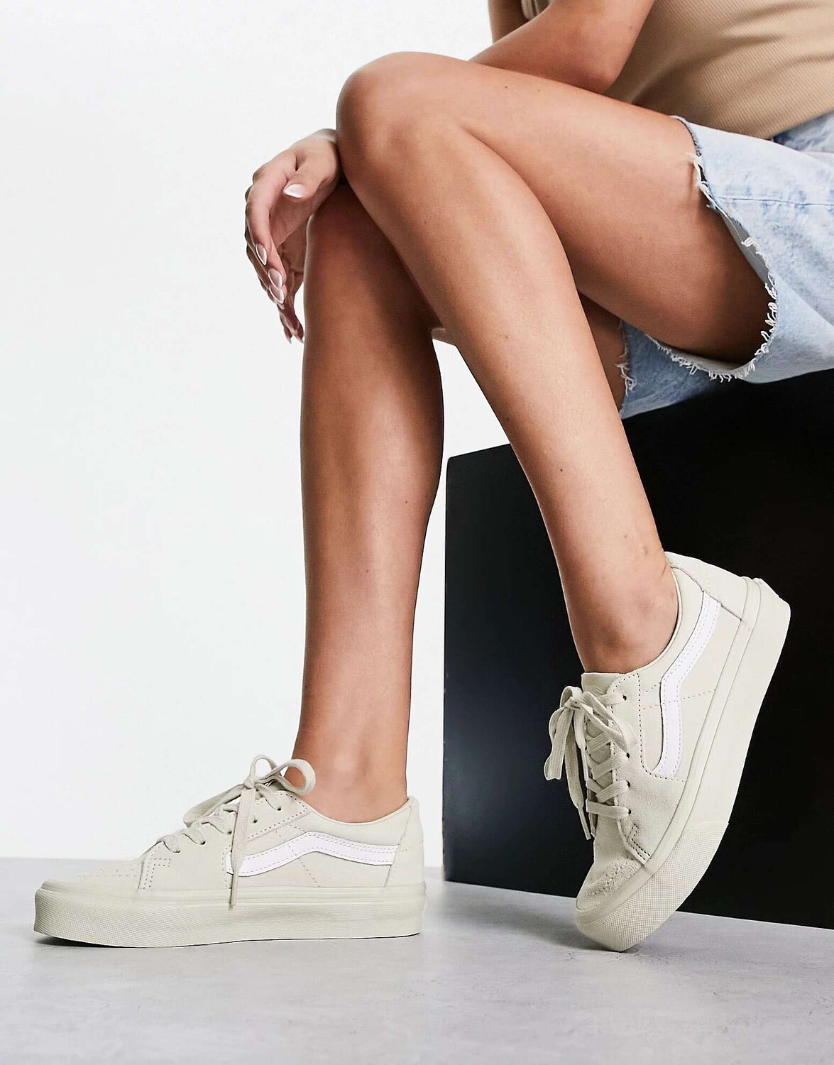 

Кроссовки Vans SK8-Low кремово-белого цвета