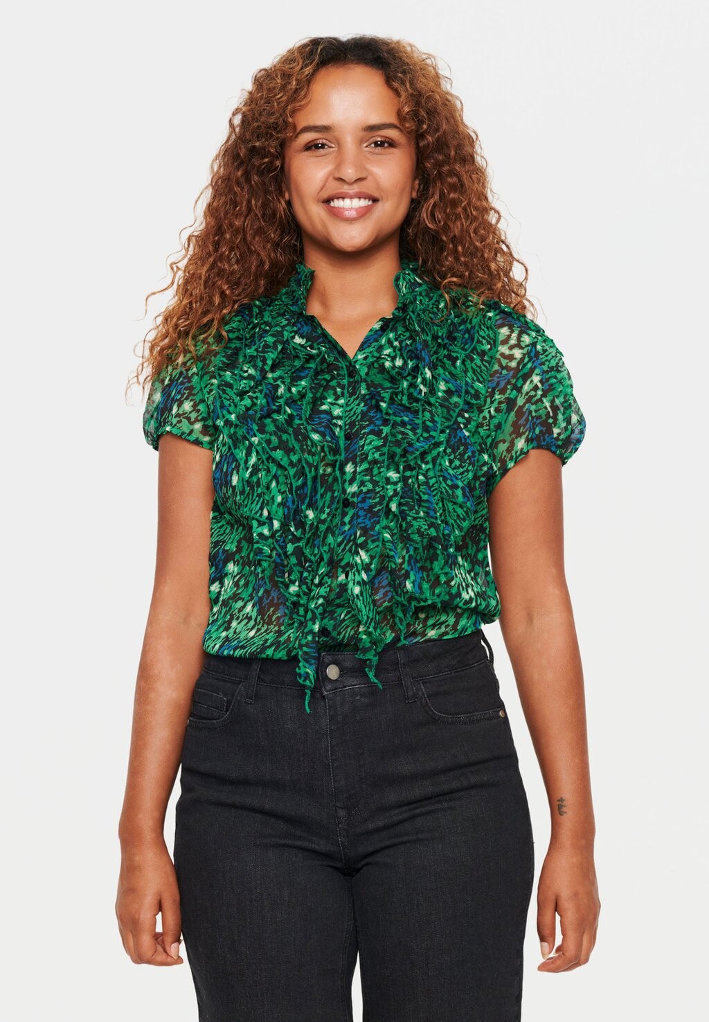 

Рубашка Saint Tropez LILJASZ CRINKLE SS, цвет verdant green brushed blooms
