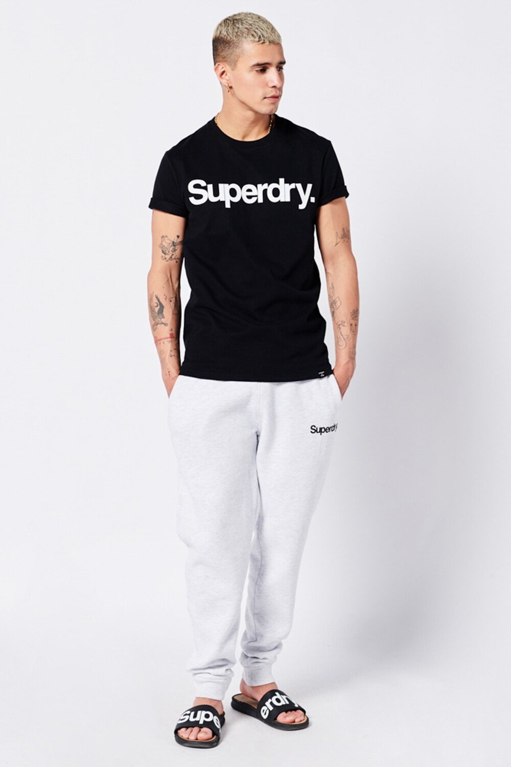 

Футболка – черная – стандартного кроя SUPERDRY, черный