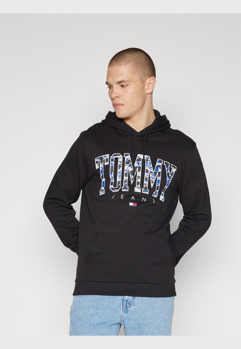 

Толстовка Tommy Jeans CAMO NEW HOODIE, черный