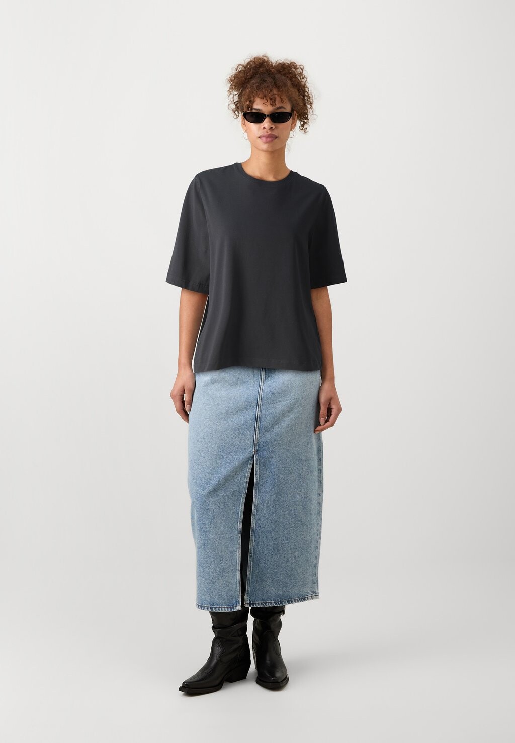 

Простая футболка ONLLINA BOXY TEE ONLY Tall, черный