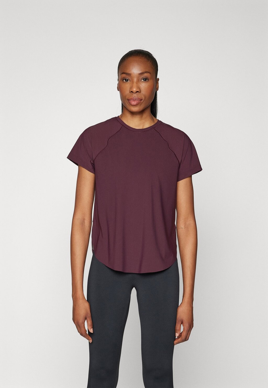 

Спортивная футболка ULTIMATE TEE Athleta, цвет spiced cabernet