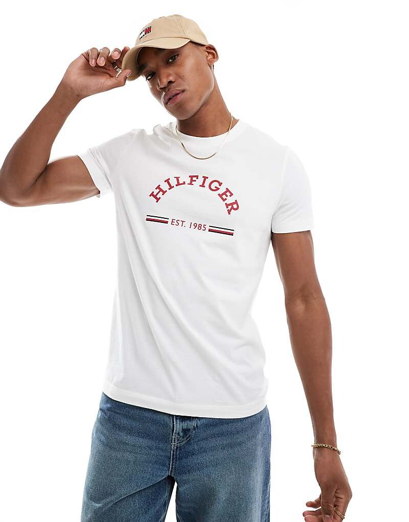 

Tommy Hilfiger – Белая y футболка с логотипом