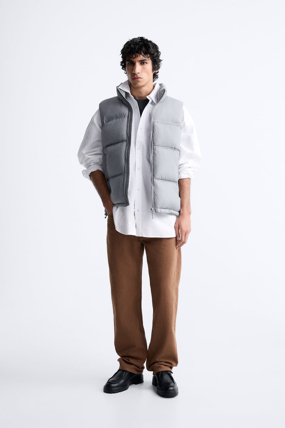 

Пуховый жилет ZARA, серый