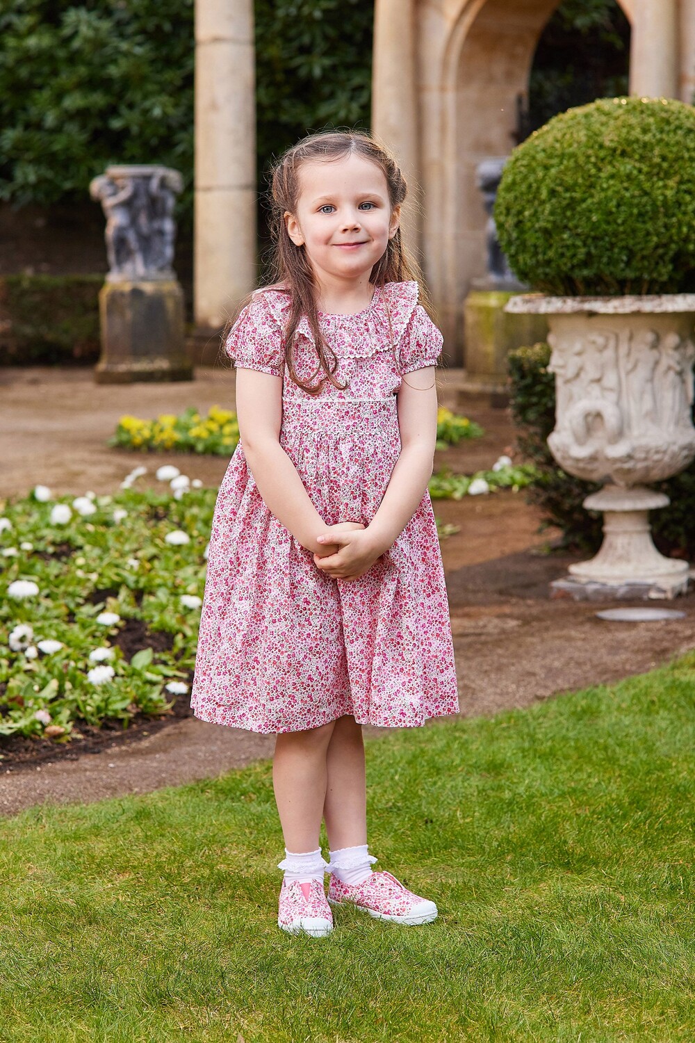 

Розовое хлопковое платье Liberty Phoebe с принтом Trotters London, розовый