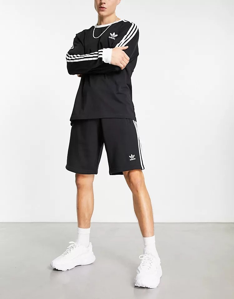 

Черные шорты с тремя полосками adidas Originals, черный