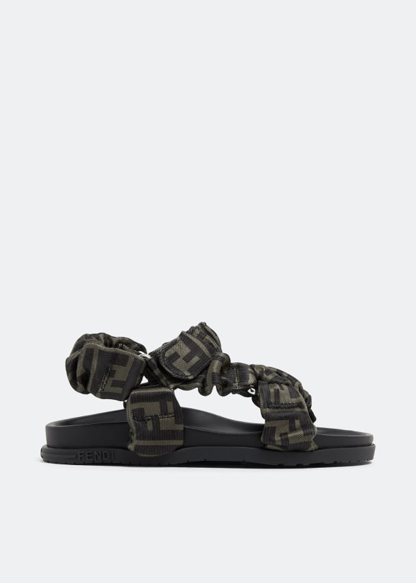 цена Сандалии FENDI FF satin sandals, коричневый