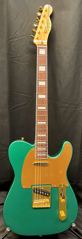 

Squier 40th Anniversary Telecaster Gold Edition Laurel Gold Анодированная накладка Sherwood Green Metallic Электрогитара