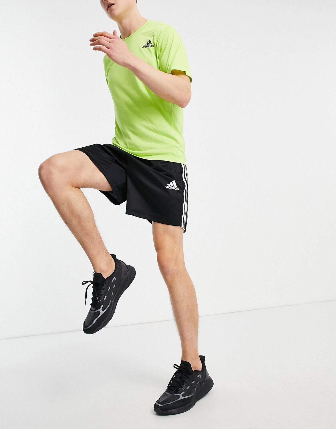 

Черные шорты с 3 полосками adidas Training