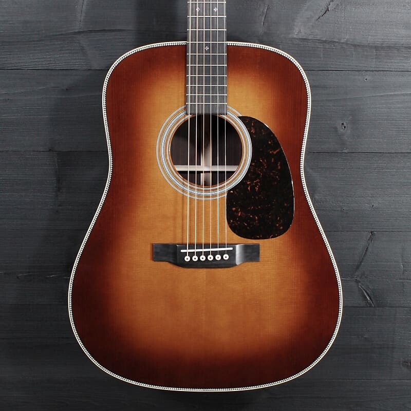 

Martin HD28 Ambertone Standard Series Dreadnought - официальный онлайн-дилер