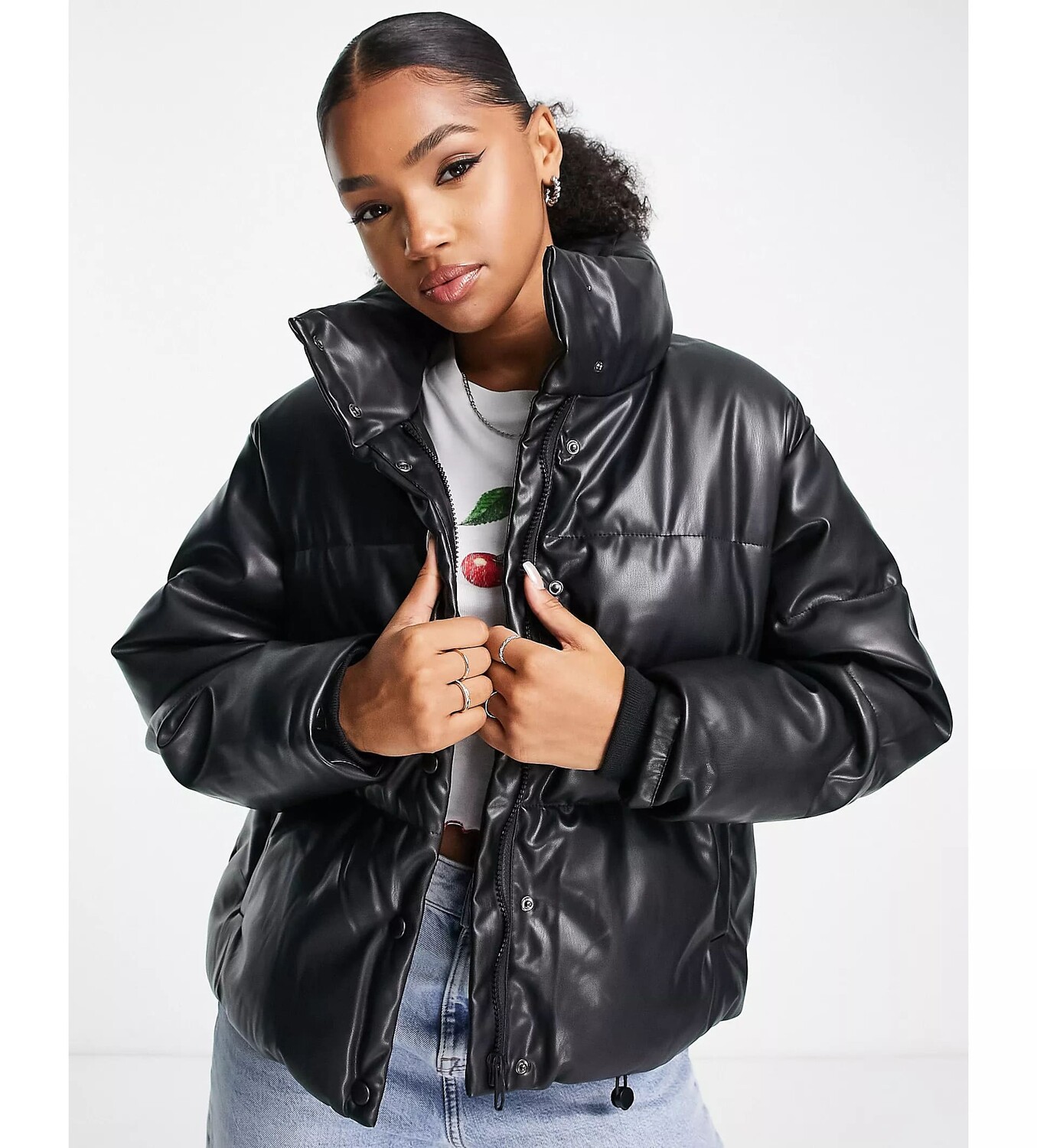 

Куртка Stradivarius Faux Leather Padded Puffer, черный