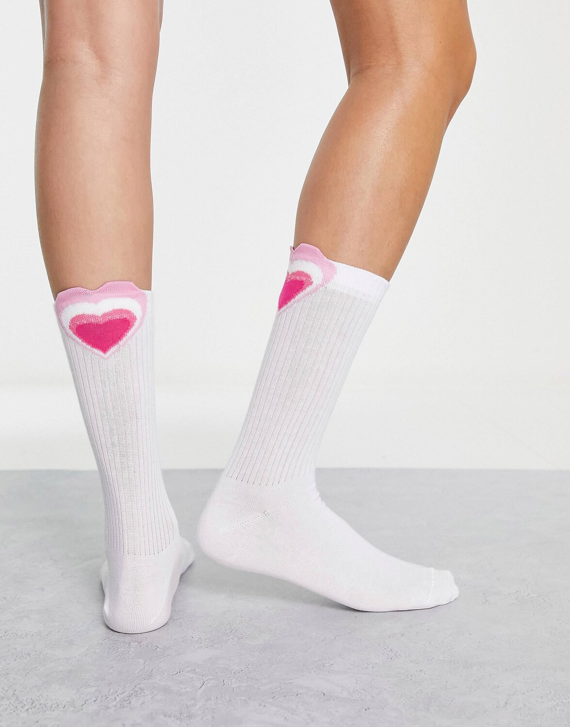 

Белые носки с сердечками ASOS DESIGN