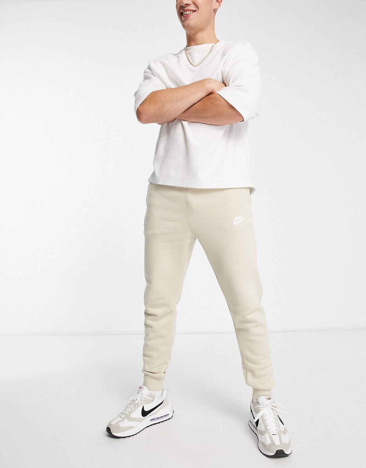 

Бежевые джоггеры Nike Club из ротанга