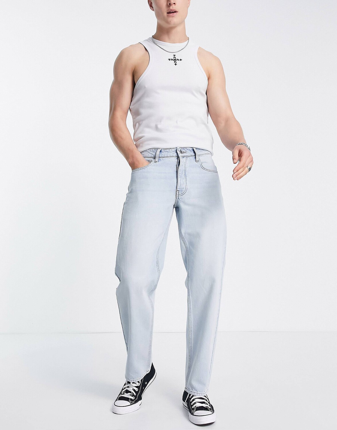 

Светлые джинсы классического кроя ASOS DESIGN