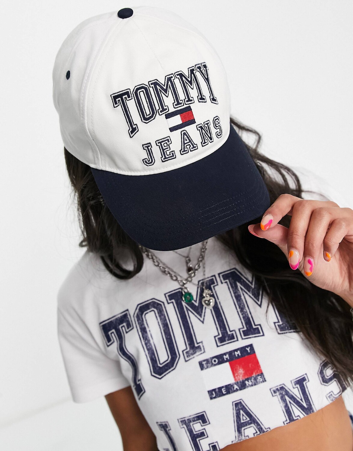 

Эксклюзивная кепка цвета экрю с логотипом Tommy Jeans x ASOS