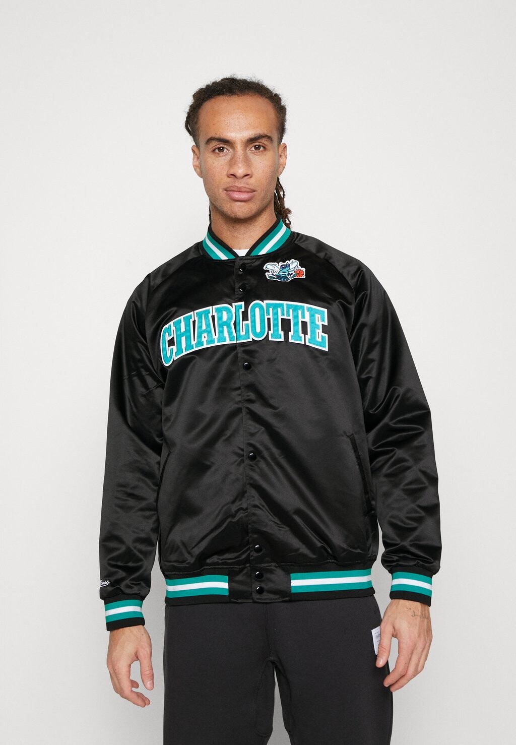 

Куртка Mitchell & Ness, черный