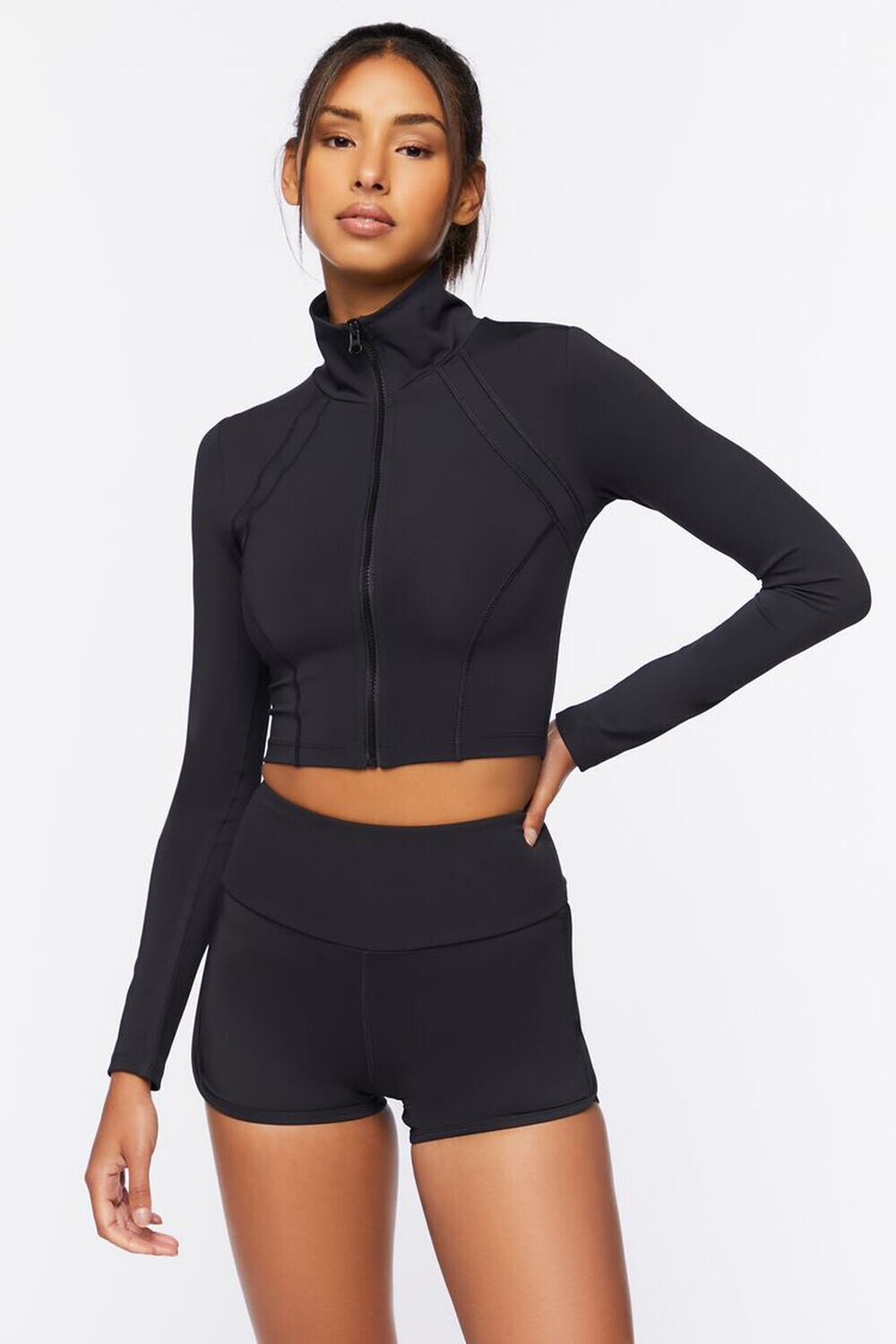 

Байкерские шорты Active со сборками Forever 21, черный