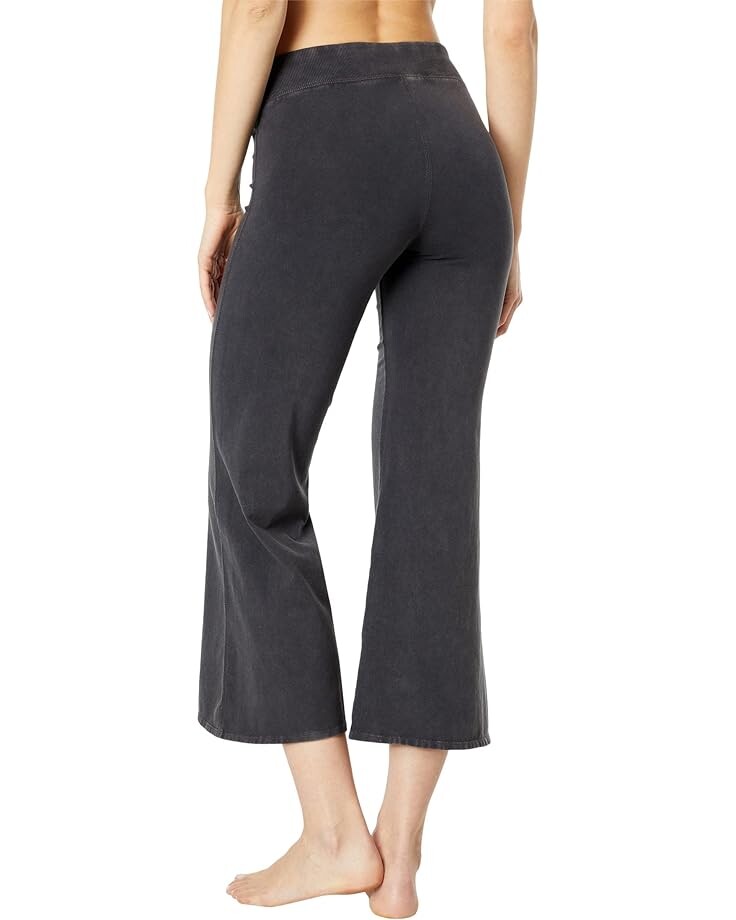 

Брюки FP Movement Hot Shot Crop Flare, черный