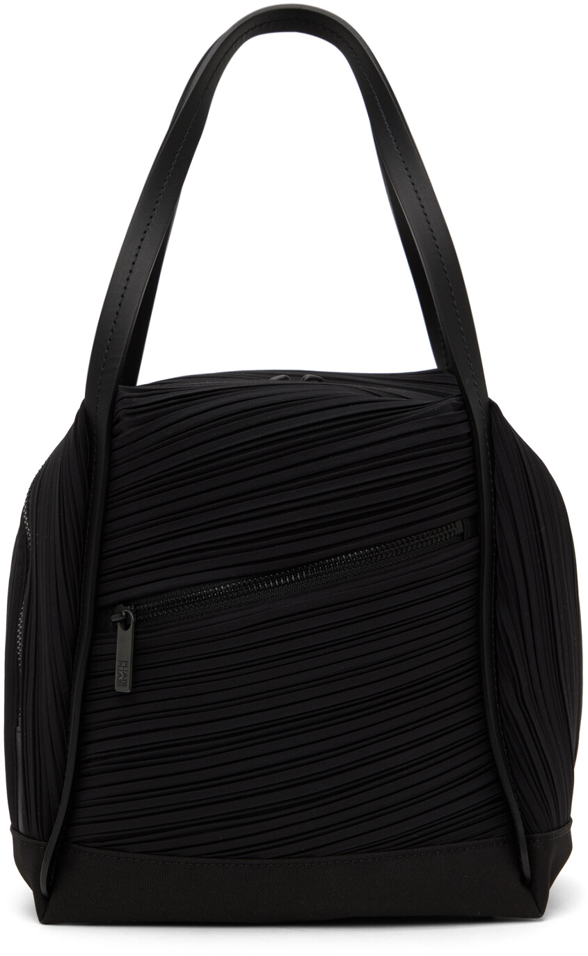 

Черная сумка со складками по косой Pleats Please Issey Miyake