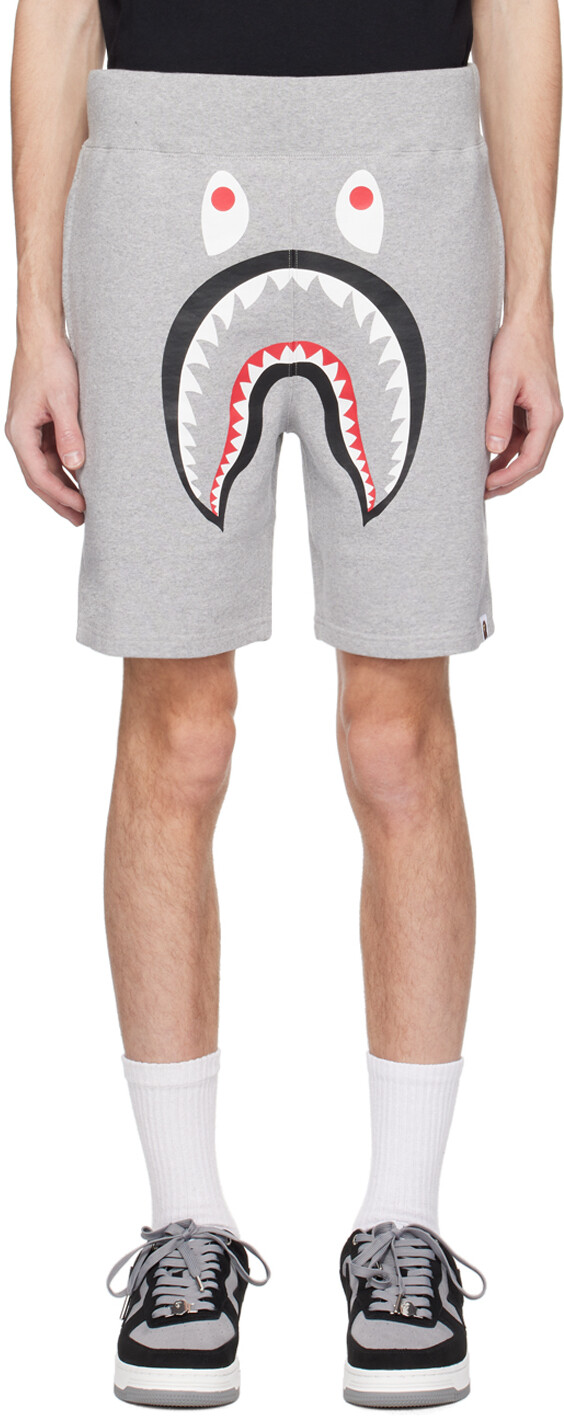 

Серые шорты с акулой BAPE