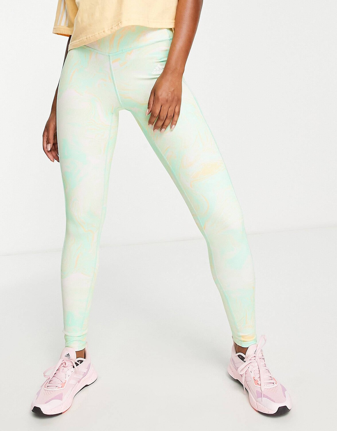 

Зеленые леггинсы с мраморным принтом adidas Training Hyperglam