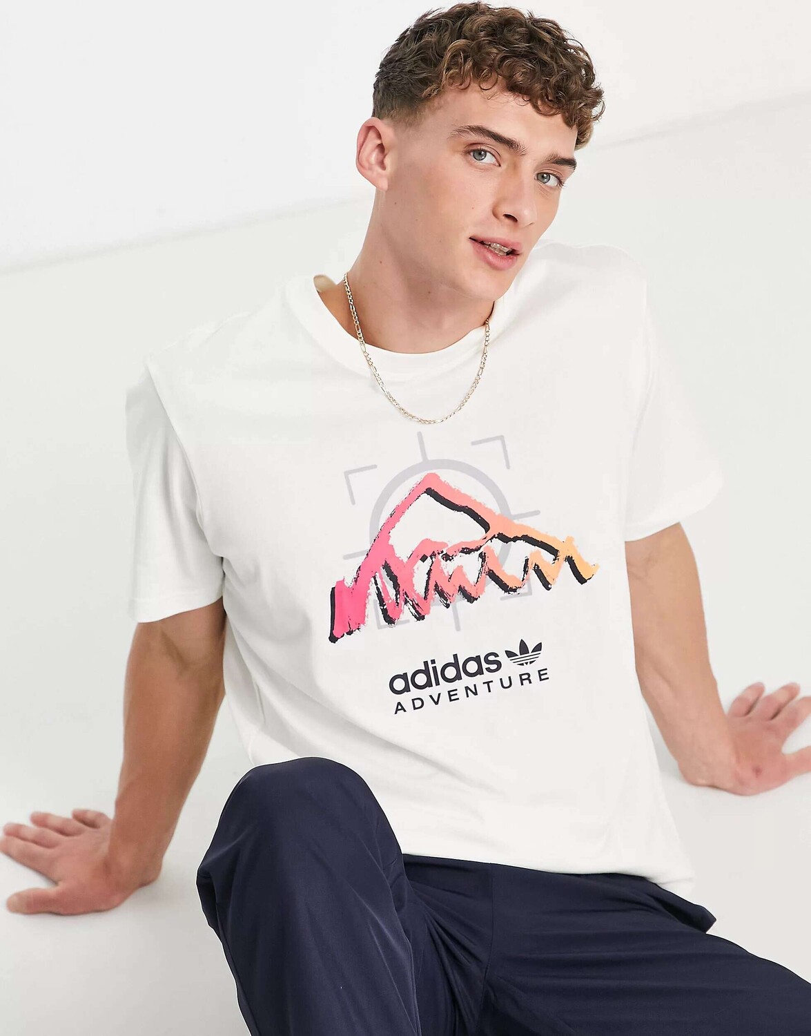 

Белая футболка с текстовым принтом на спине adidas Originals Adventure, Белый