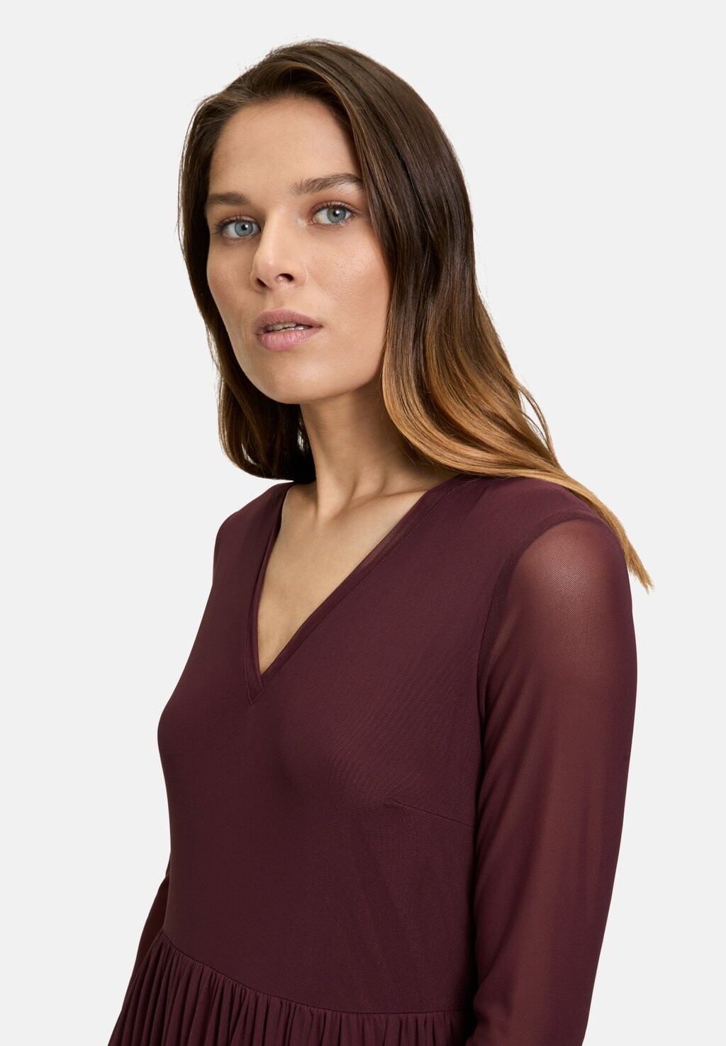 

Дневное платье UNI Vera Mont, красный