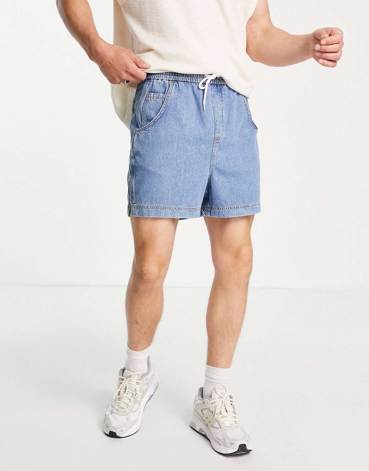 

Выбеленные джинсовые шорты с эластичной талией ASOS DESIGN