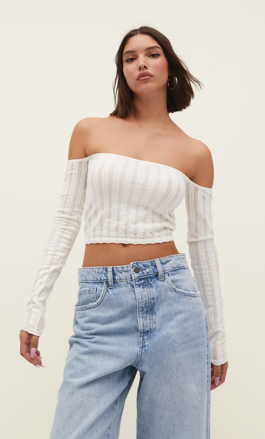 

Футболка с перфорациями Stradivarius, экру