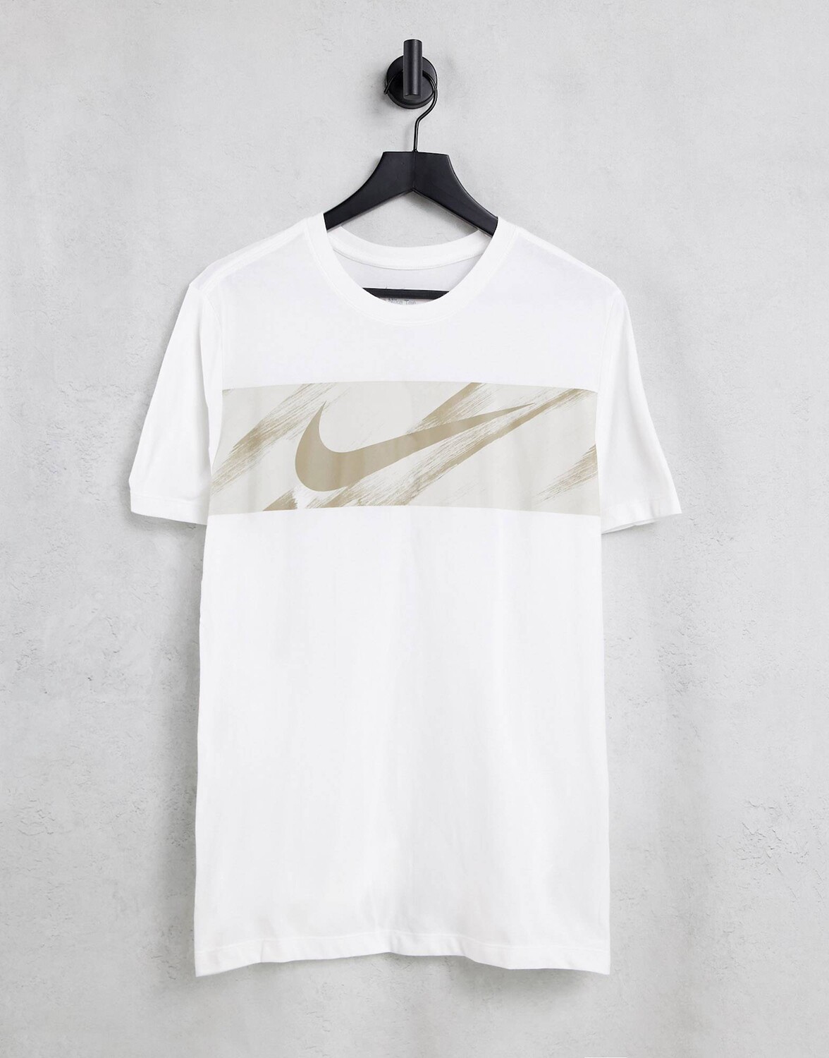 

Белая футболка с графическим принтом Nike Training Sport Clash