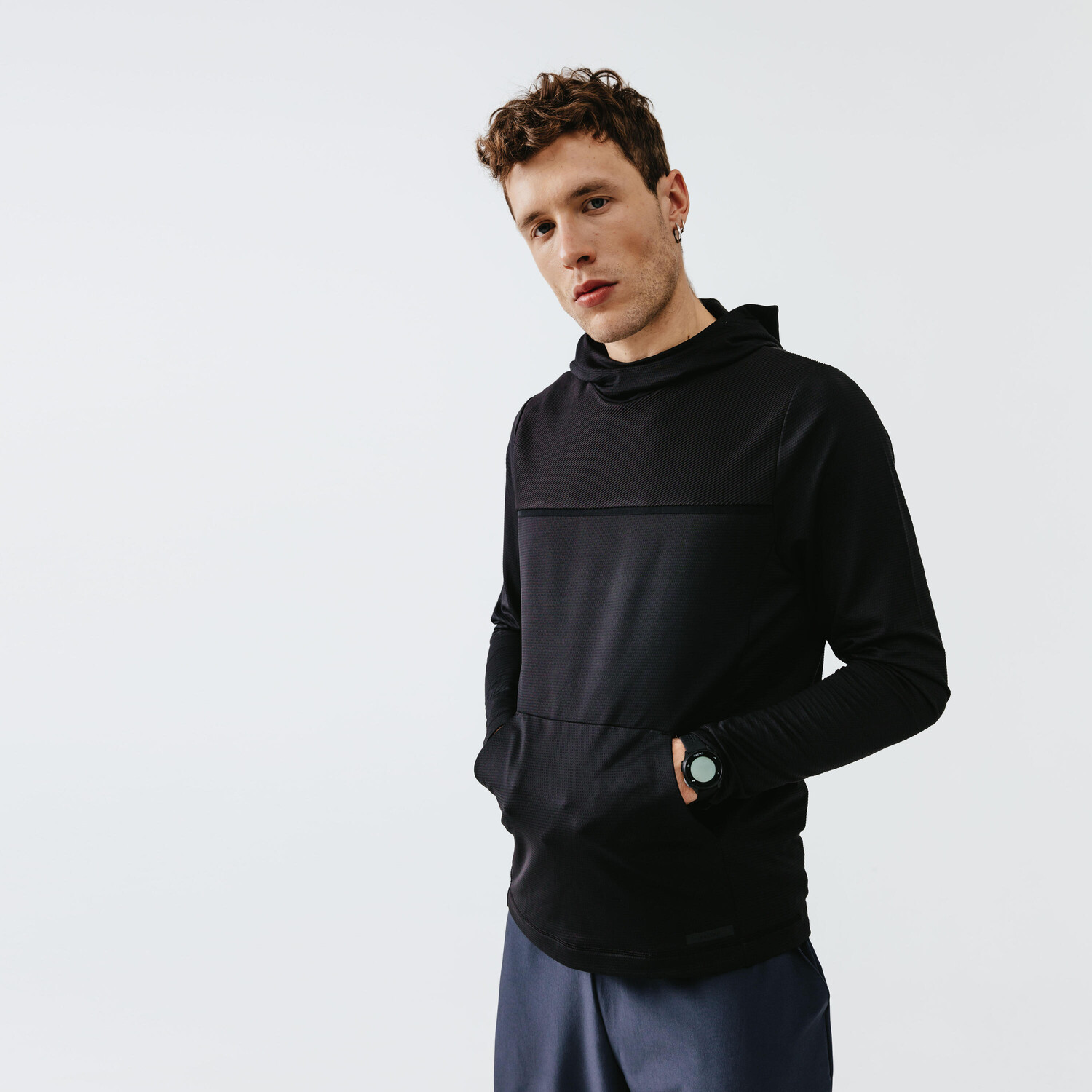 

Беговая рубашка с длинными рукавами и капюшоном Dry+ Feel мужская черная KALENJI, черный