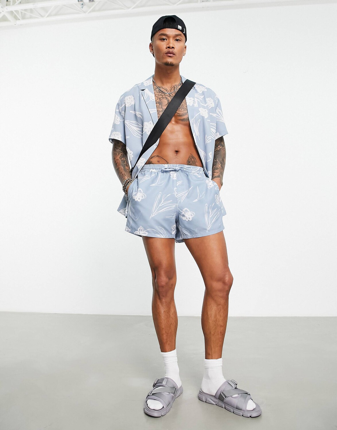 

Короткие плавки ASOS DESIGN co-ord с нарисованным вручную цветочным принтом