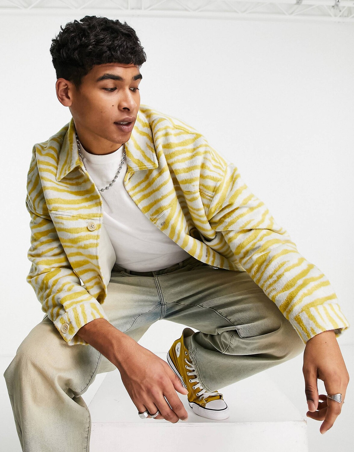 

Свободная куртка желтого цвета с анималистичным принтом ASOS DESIGN ASOS DESIGN