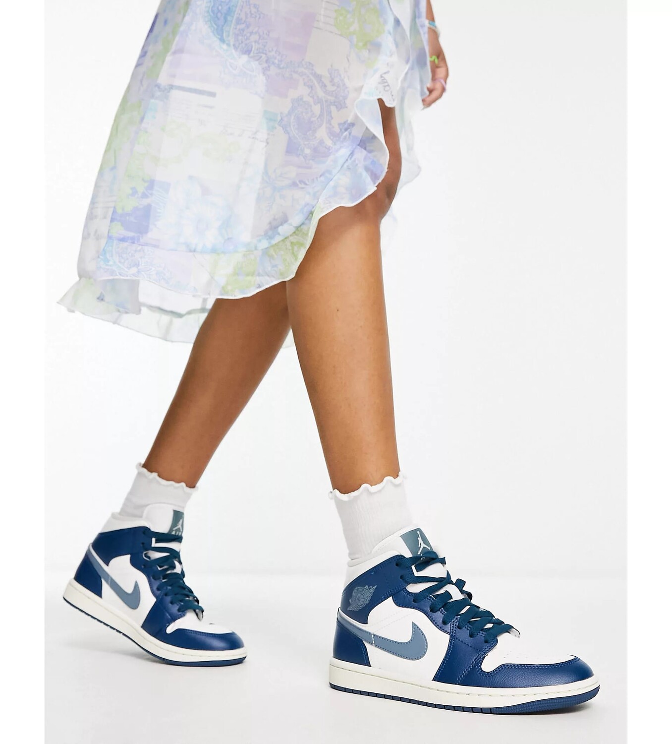 

Кроссовки Air Jordan 1 Mid, синий/белый