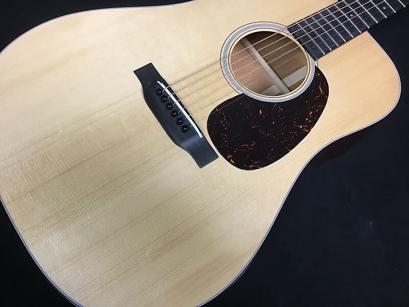 

Martin D-18 Authentic 1937 года с VTS D-18 Authentic 1937 with VTS