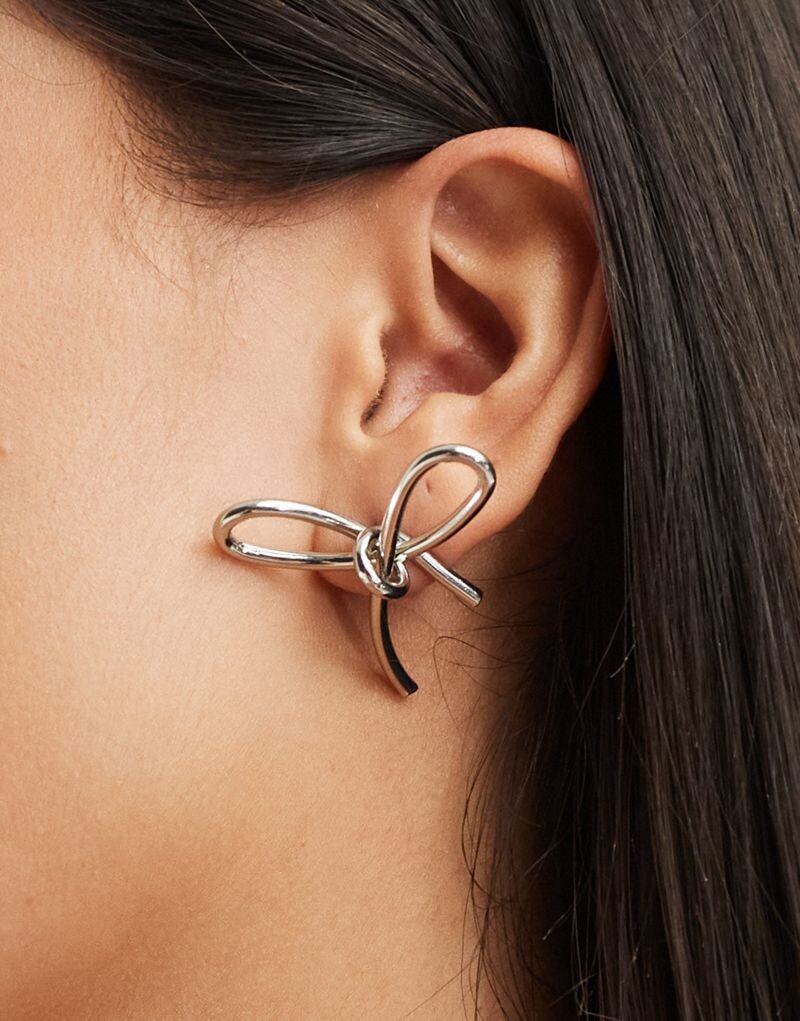 

Reclaimed Vintage — узкие серебряные серьги с бантиком