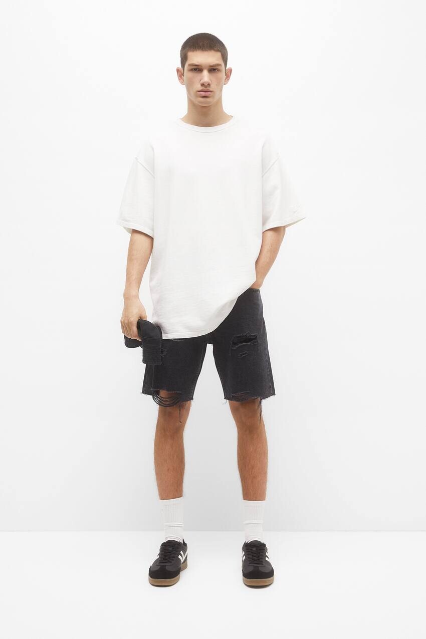 

Рваные прямые джинсовые шорты-бермуды Pull&Bear, блеский черный