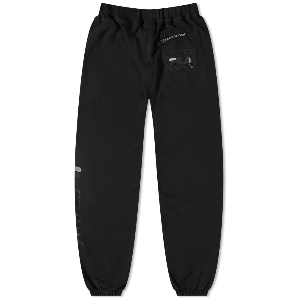 

Спортивные брюки из коллаборации с Fila Temple Aries