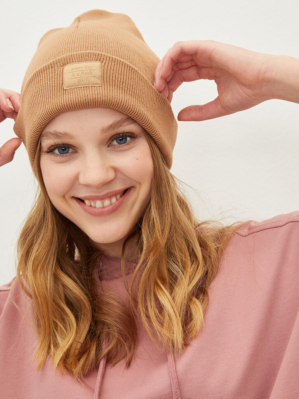 

Tag Detailed Women's Knitwear Beanie LCW Accessories
