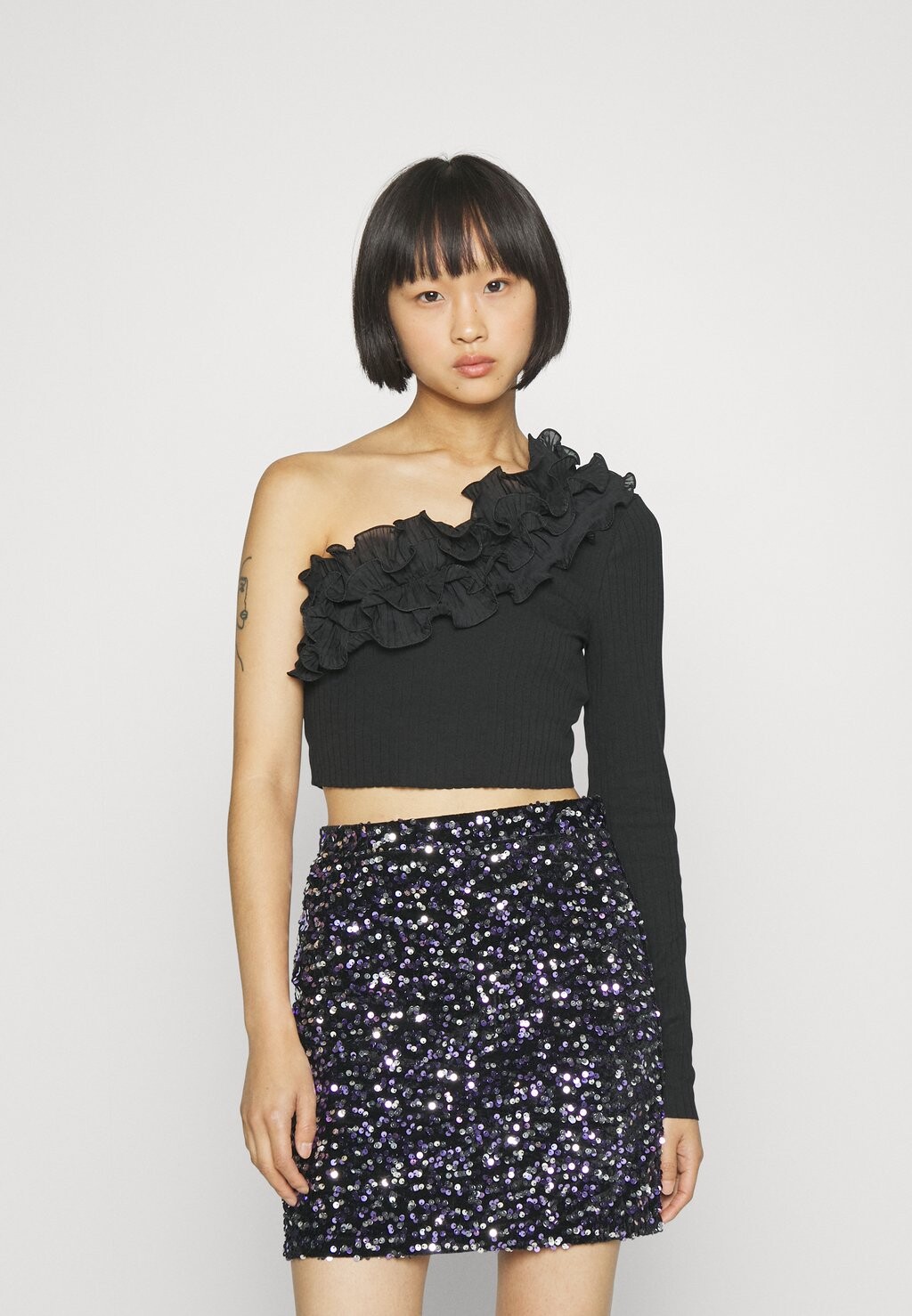 

Футболка с длинным рукавом Onlnulan Life One Shoulder ONLY Petite, черный