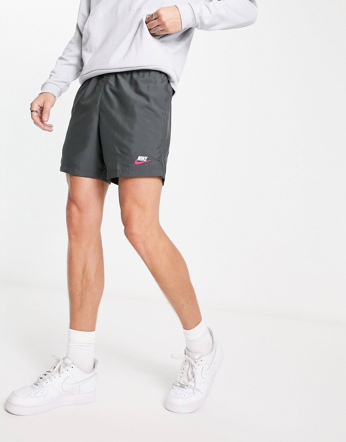 

Темно-серые флисовые шорты Nike Club