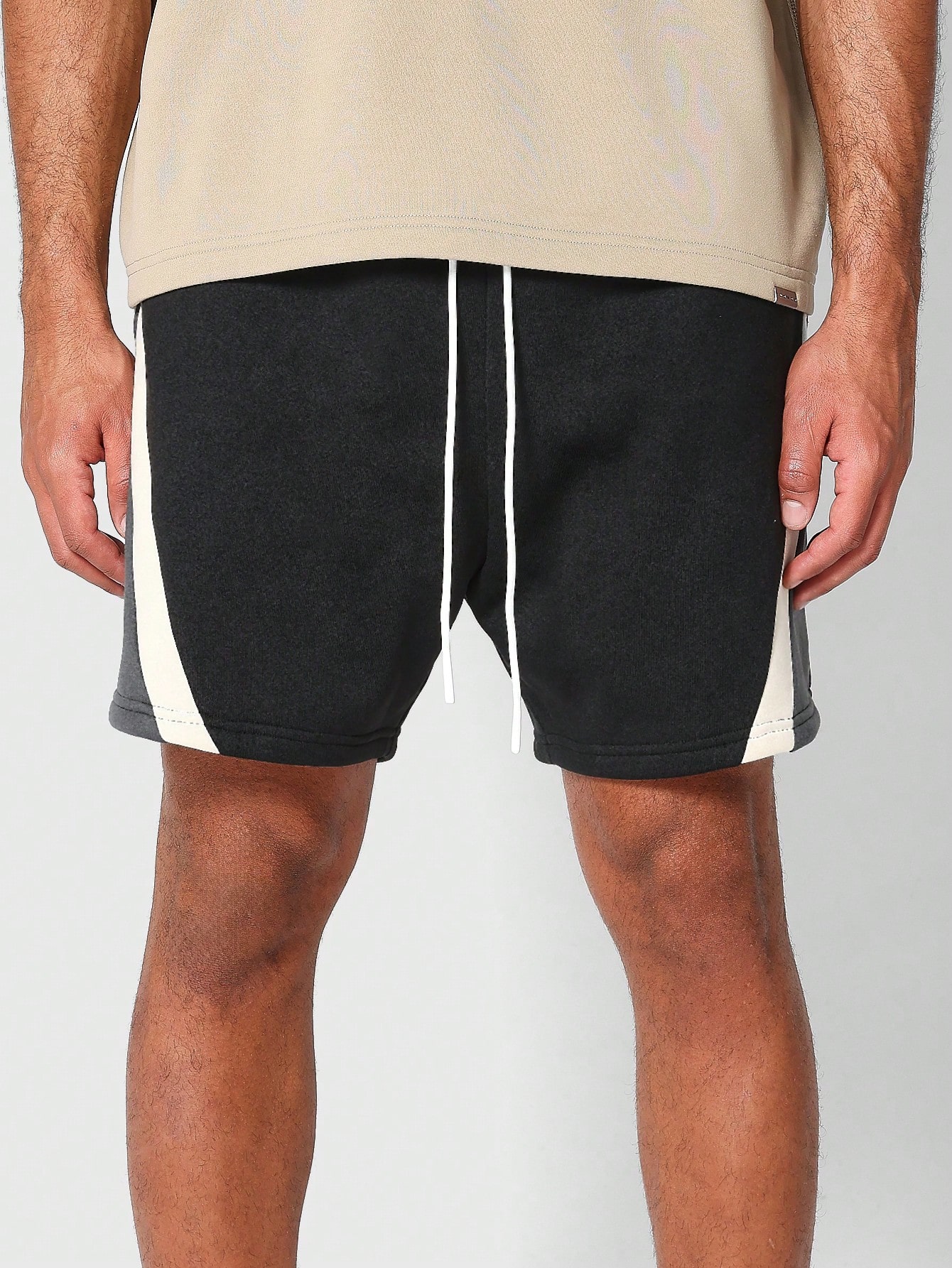 SUMWON Короткие шорты с заниженным шаговым швом и контрастными вставками, многоцветный short