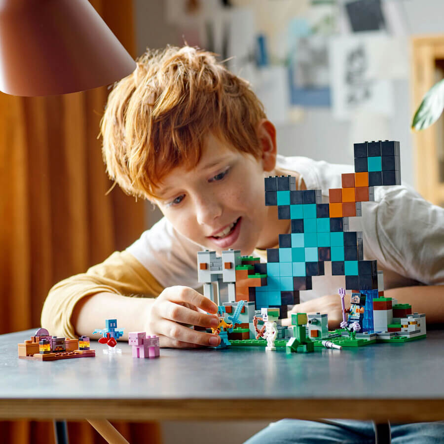 Конструктор Lego 21244 Minecraft Форпост меча – заказать с доставкой из-за  рубежа через онлайн-сервис «CDEK.Shopping»